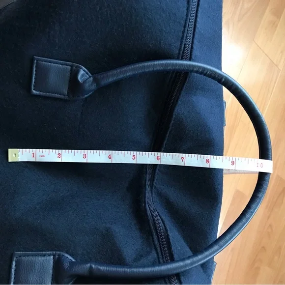 ♻️Reposted New DSW navy felt weekender bag for your traveling - Picture 11 of 14